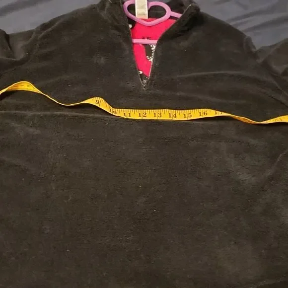 WARM fuzzy Sweatshirt w/ Red Penguin Inside Accent‎ - Picture 5 of 11